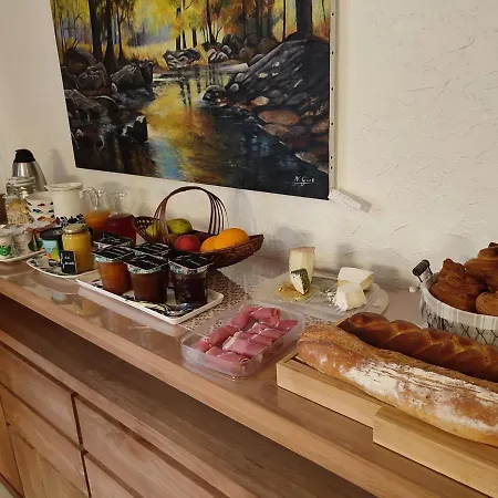 La Grange De Champagnac Bed & Breakfast 3*