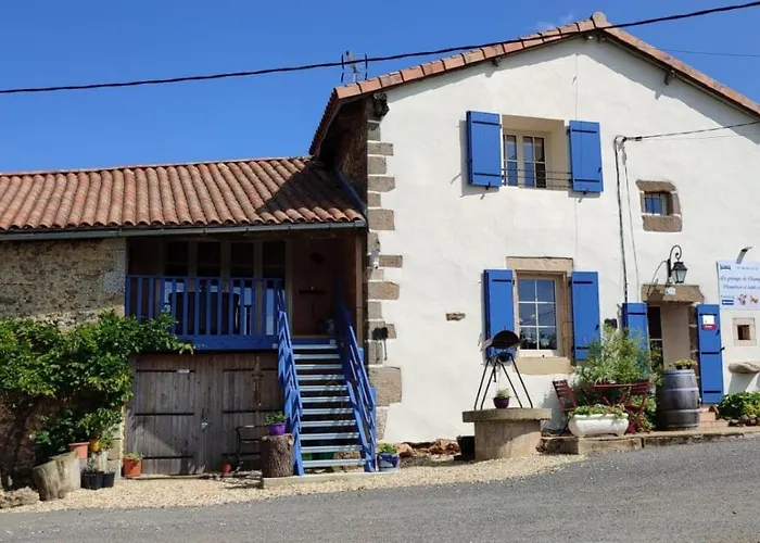 La Grange De Champagnac Bed and breakfast